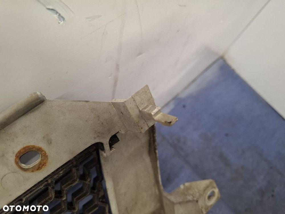RENAULT MASTER II LIFT ATRAPA / GRILL - 9