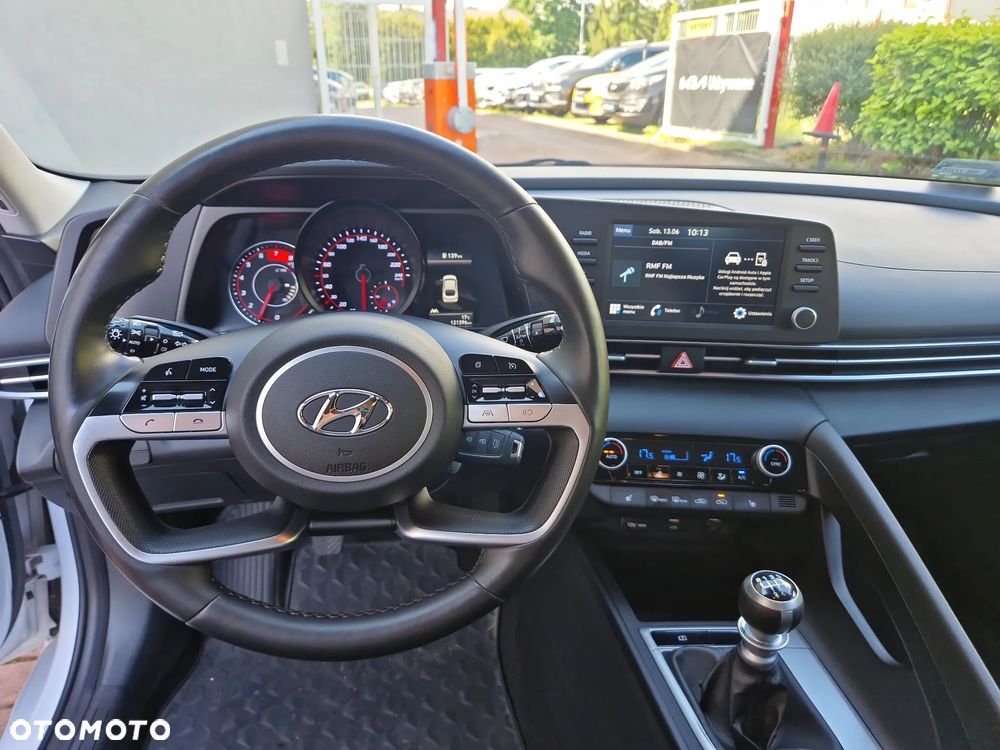 Hyundai Elantra 1.6 Smart - 12