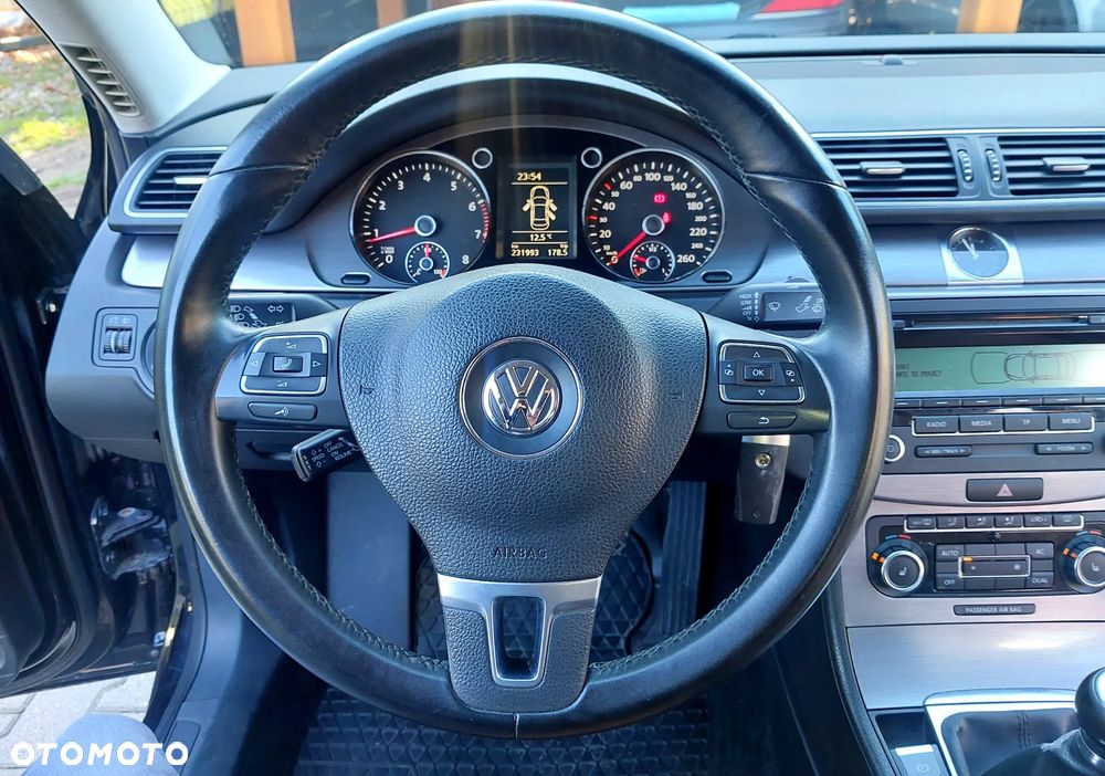 2011 Volkswagen Passat 1.8 TSI Highline, photograph 6