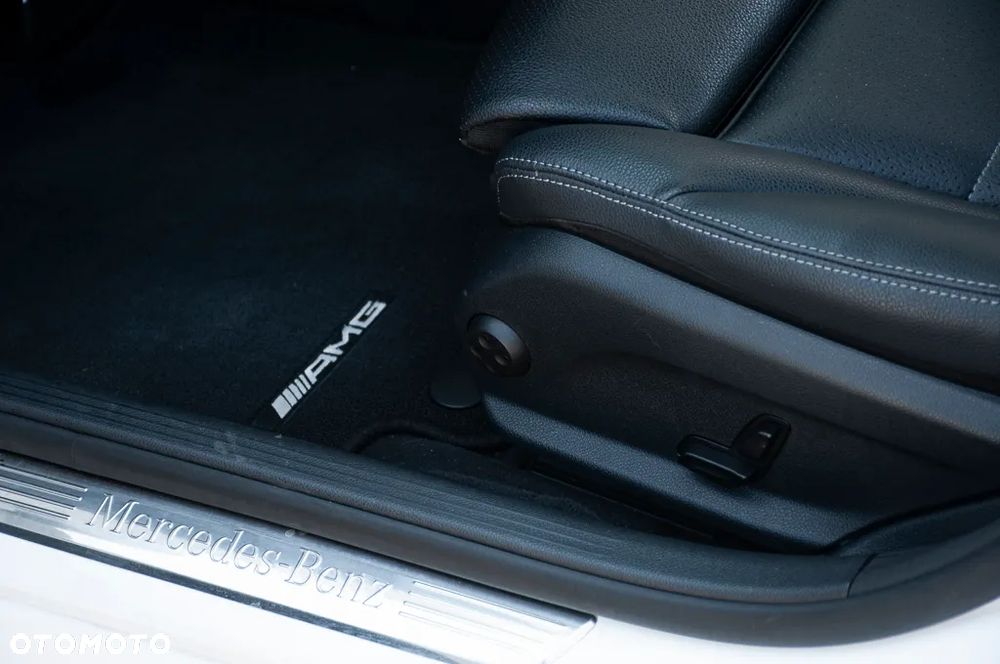 Mercedes-Benz Klasa C 180 (BlueTEC) d 7G-TRONIC AMG Line - 39