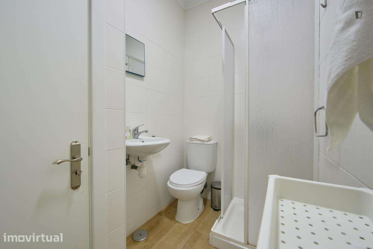 Quarto - localizado em Santos Lisbon - Grande imagem: 3/35