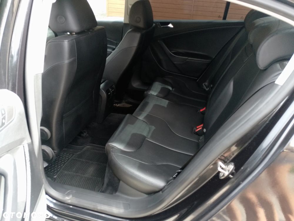 Volkswagen Passat 2.0 TSI Automatik Individual - 24