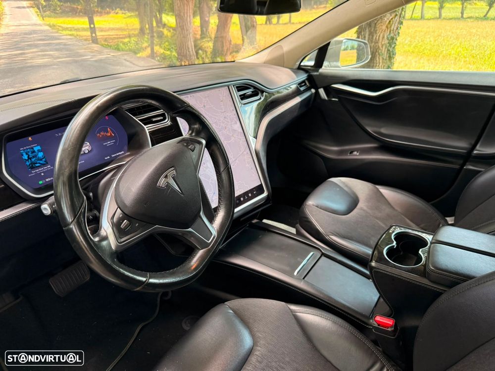 Tesla Model S - 11
