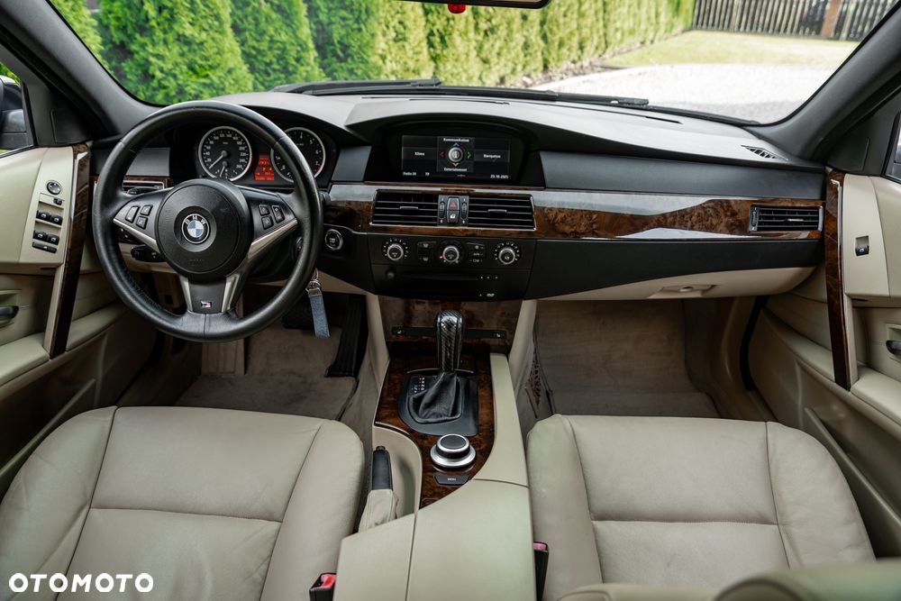BMW Seria 5 530i - 25