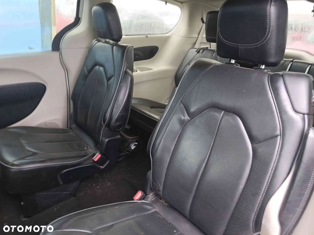 Chrysler Pacifica - 9