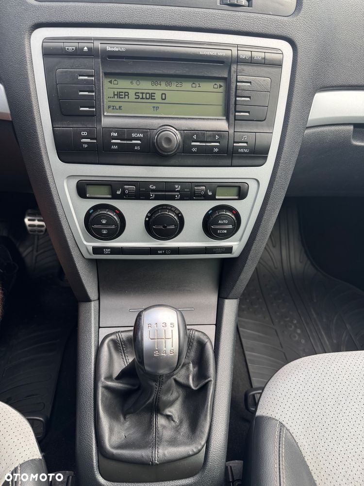 Skoda Octavia 2.0 TDI CR DPF RS - 33
