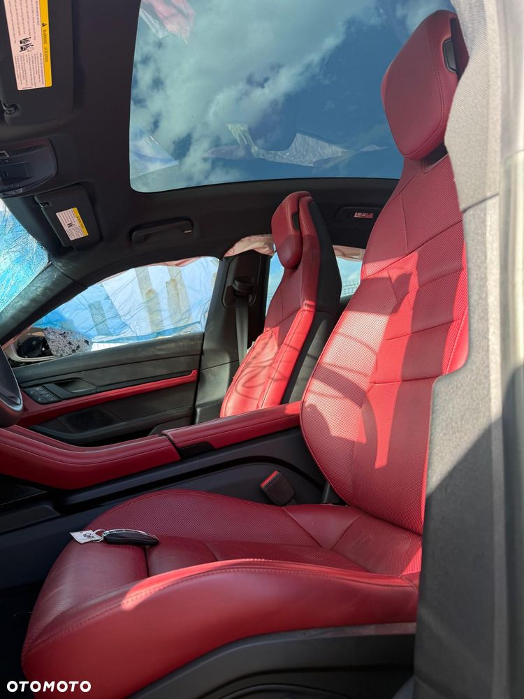Porsche Taycan - 8