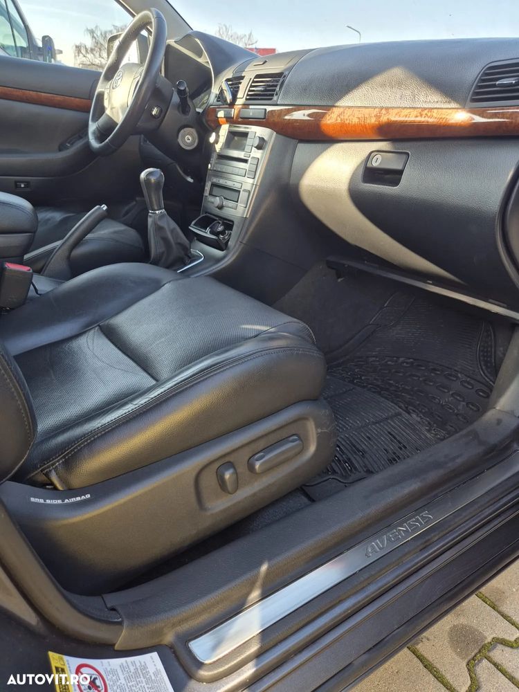 Toyota Avensis 2.0 Sedan Executive - 13