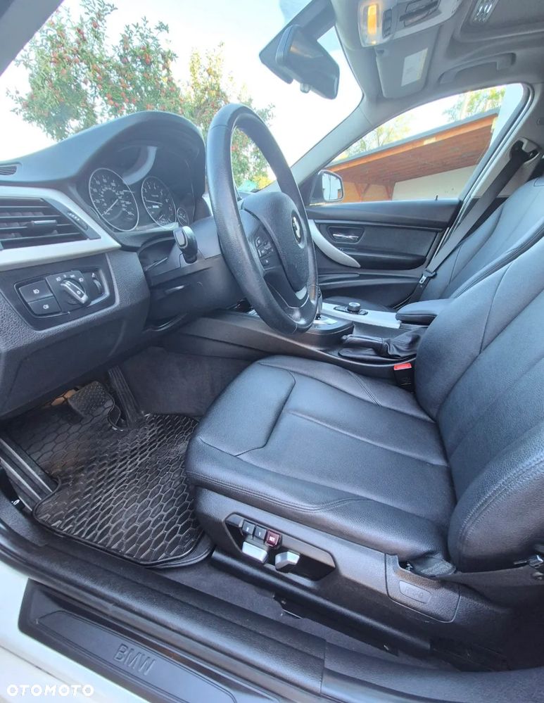 BMW Seria 3 320i xDrive - 8