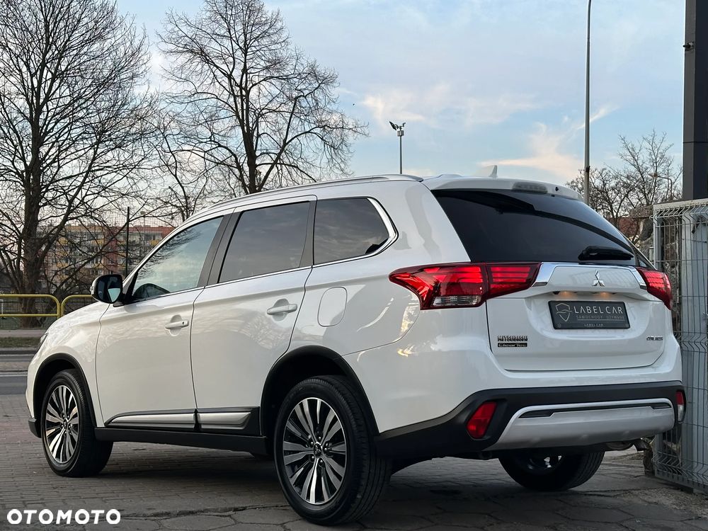 Mitsubishi Outlander 2.0 2WD CVT Diamant Edition+ - 21