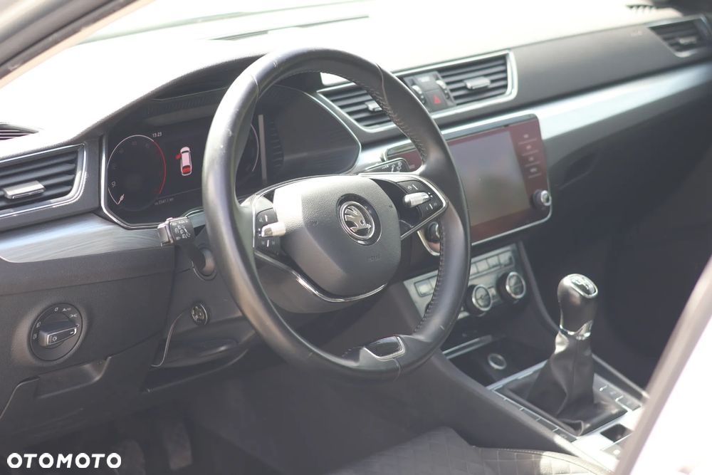 Skoda Superb 2.0 TDI SCR Ambition - 4