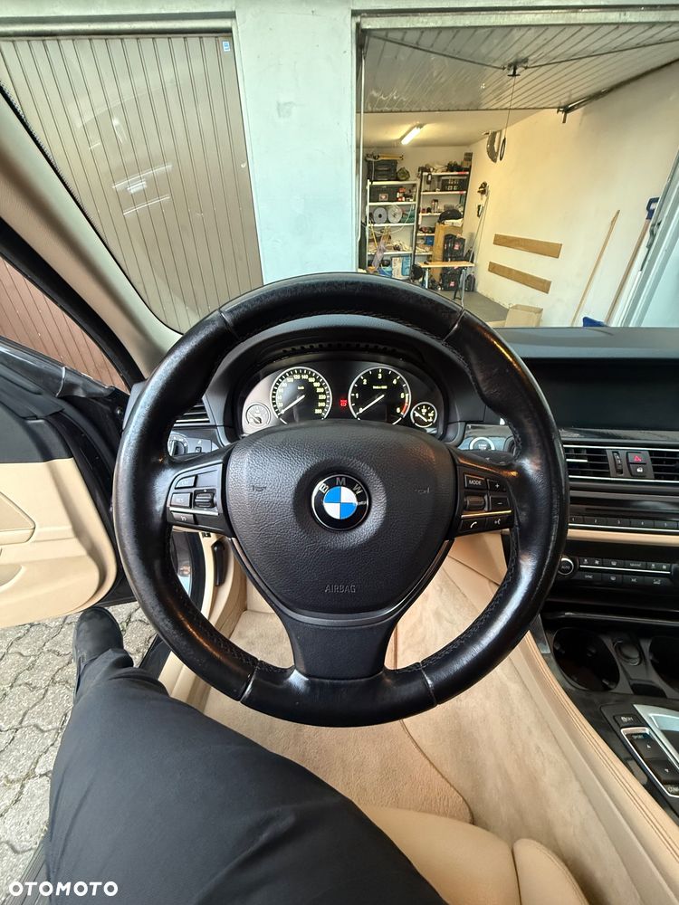 BMW Seria 5 520d xDrive - 10