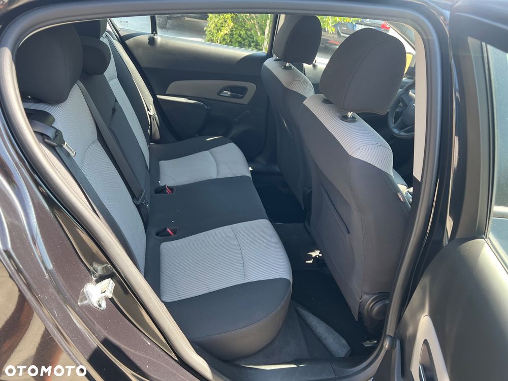 Chevrolet Cruze 1.6 LS - 25