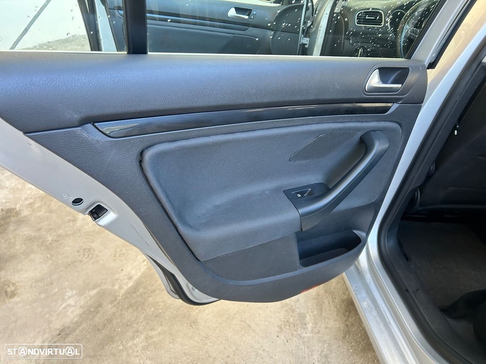 VW Golf Variant 1.6 TDi Confortline - 8