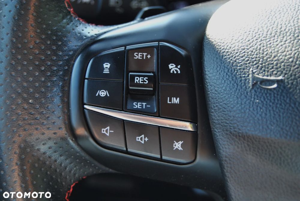 Ford Focus 1.5 EcoBlue Start-Stopp-System ST-LINE STYLE - 13