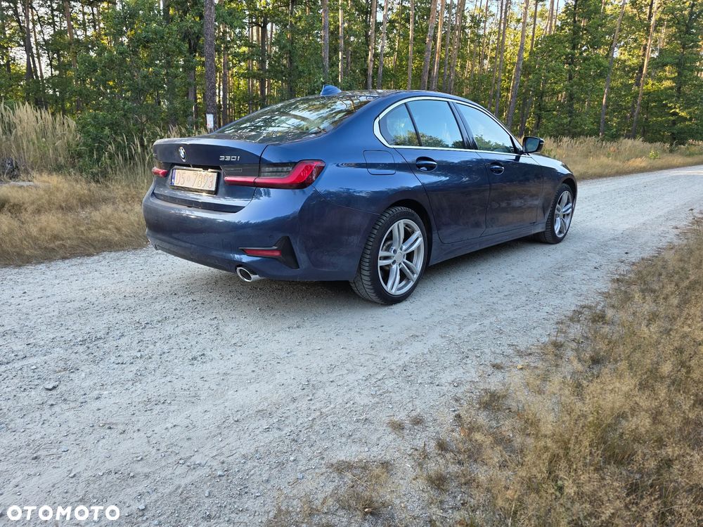 BMW Seria 3 330i Sport Line - 3