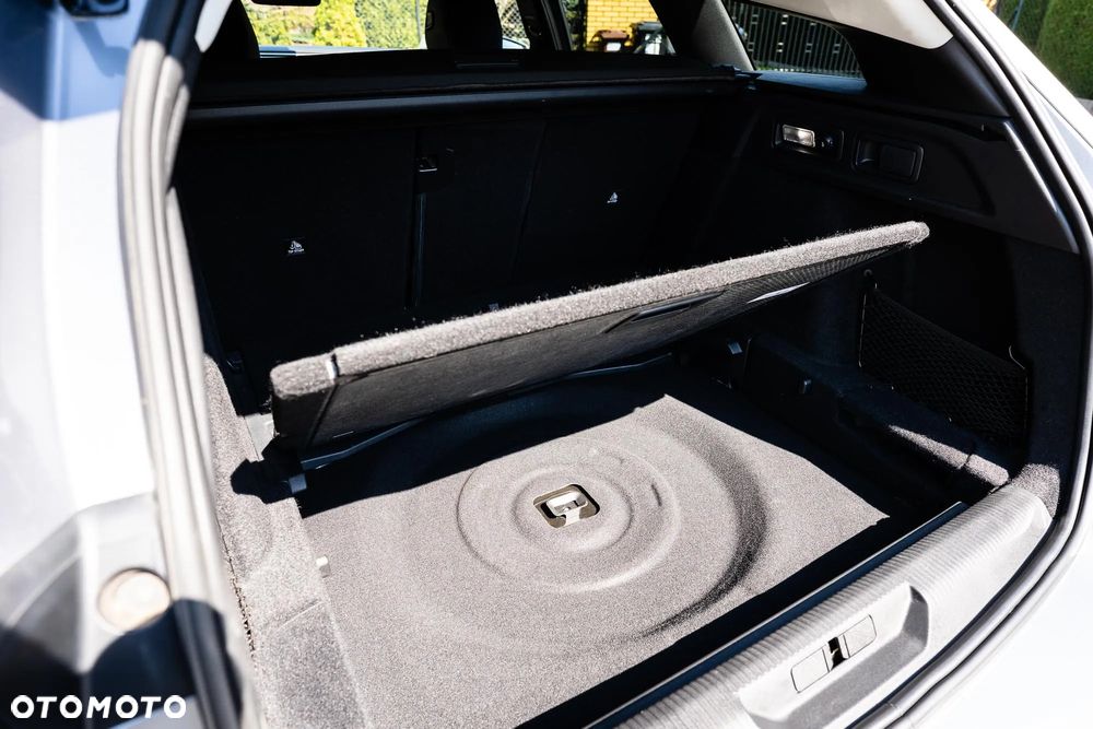 Peugeot 308 1.2 PureTech Allure S&S EAT8 - 34