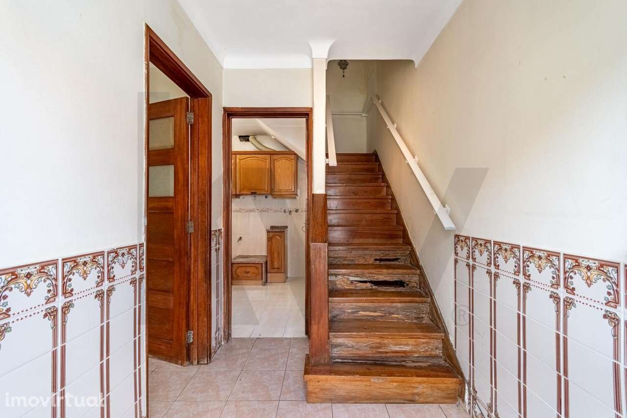 MORADIA T2 c/ QUINTAL p/ REMODELAR - BAIRRO SANTA CRUZ - Benfica - Grande imagem: 4/25