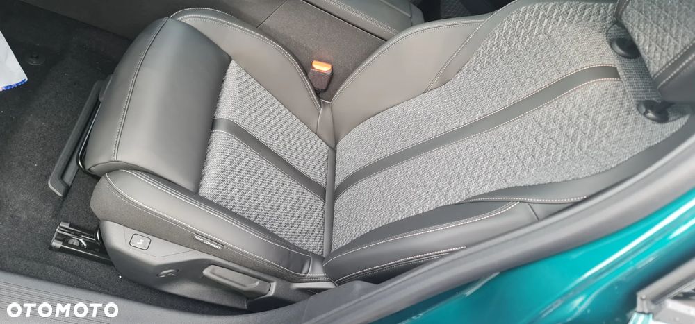 Peugeot 308 1.2 mHEV Allure S&S e-DCS6 - 18