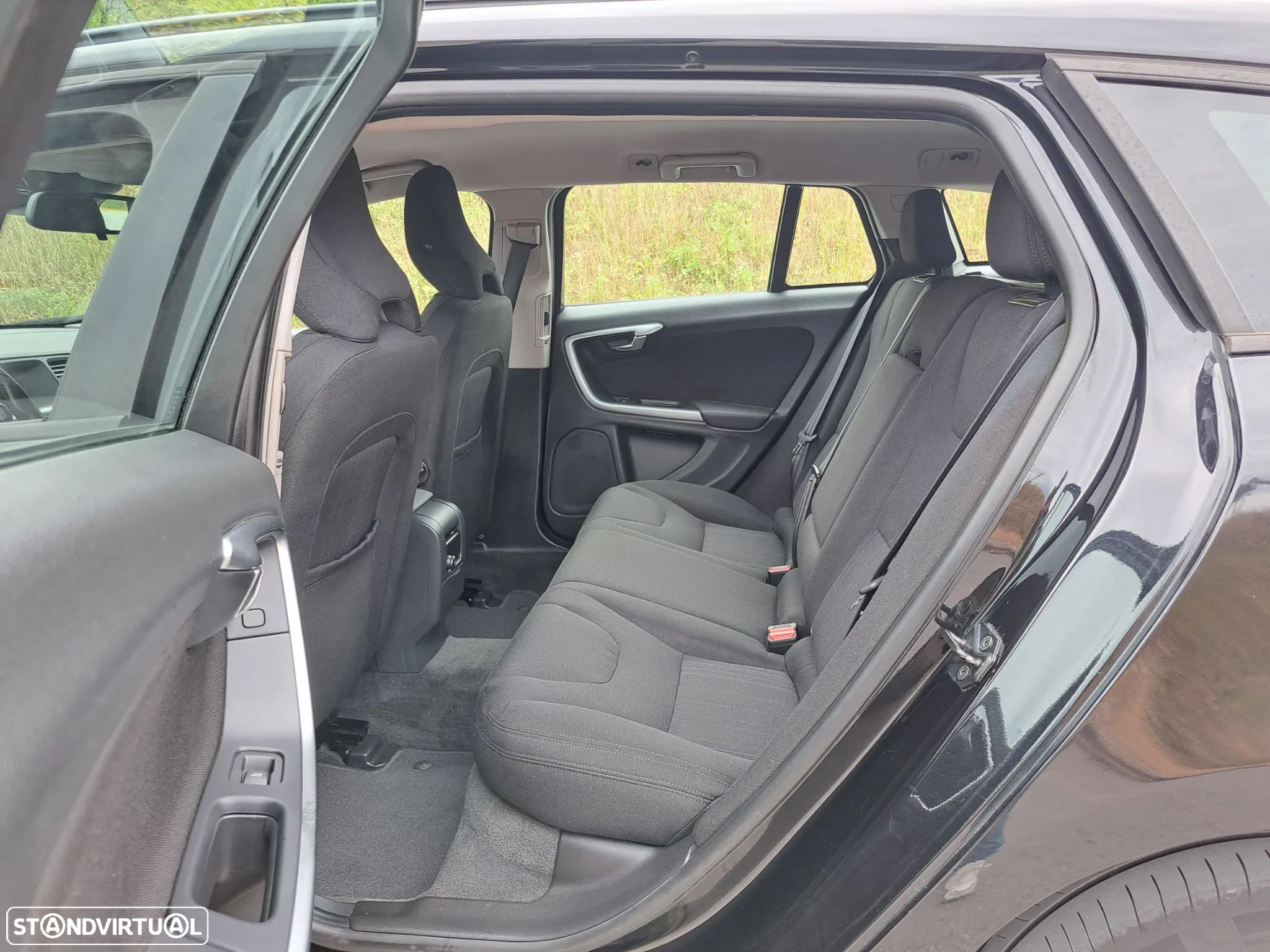 Volvo V60 1.6 D2 Drive Momentum Start/Stop - 23