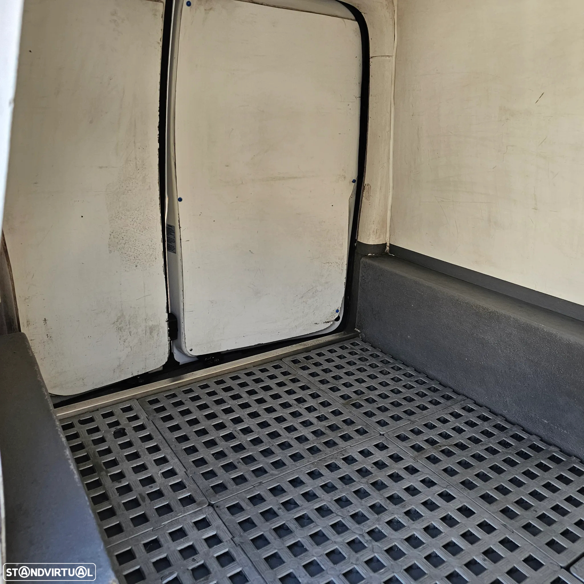 VW Caddy isótermica - 14