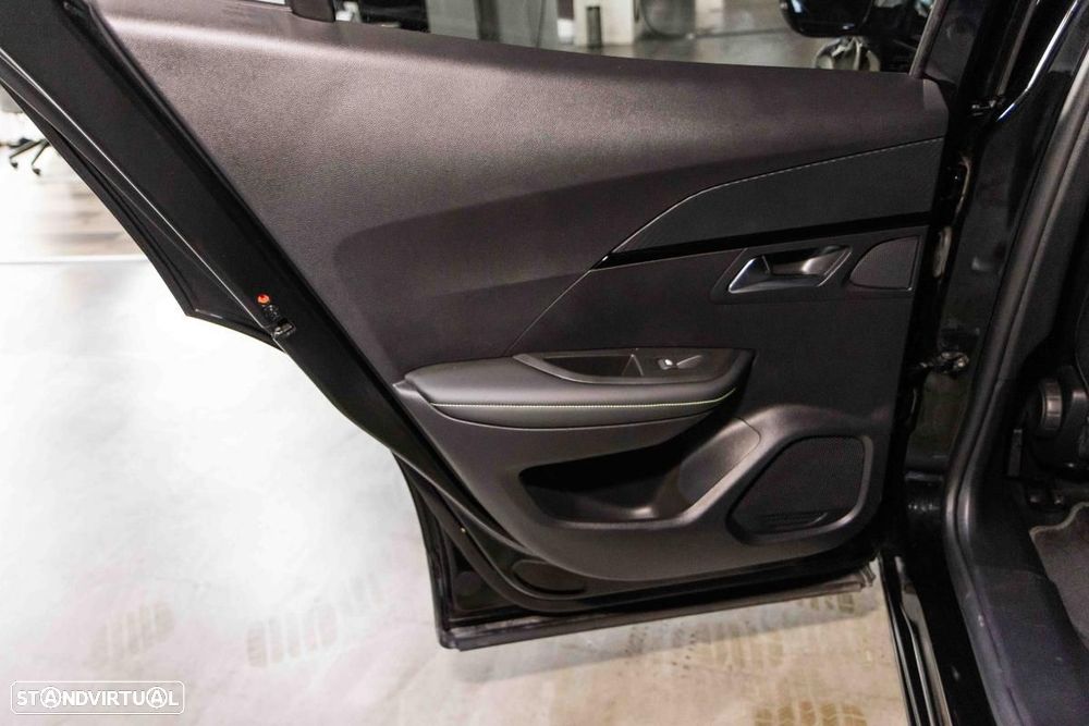 Peugeot e-2008 50 kWh GT - 46
