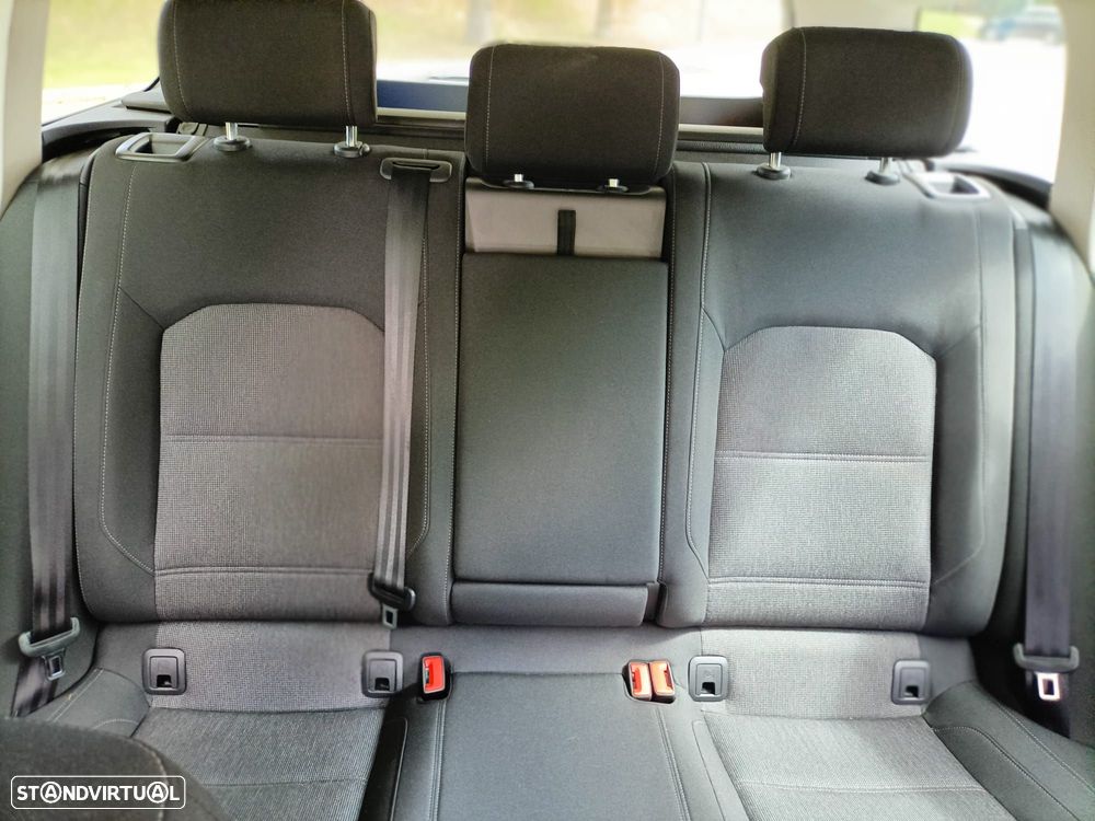VW Passat Variant 1.6 TDI Confortline DSG - 19