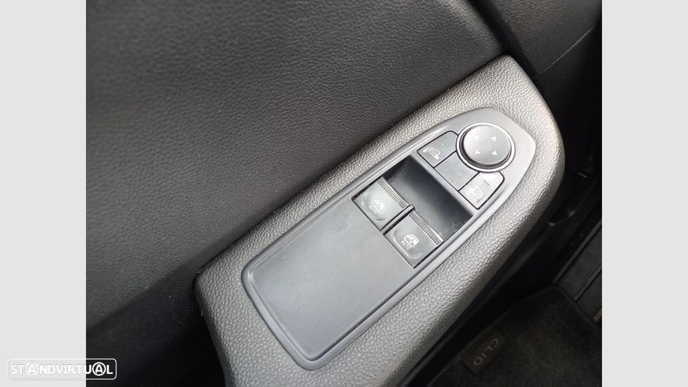 Renault Clio 1.0 TCe Limited Bi-Fuel - 17