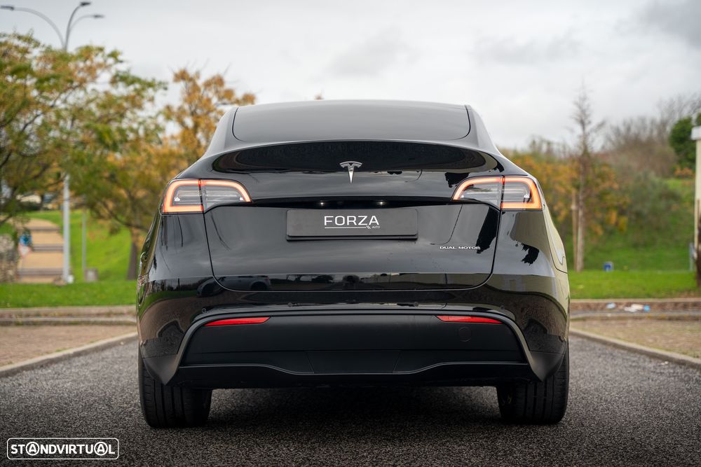 Tesla Model Y Long Range Dual Motor AWD - 6