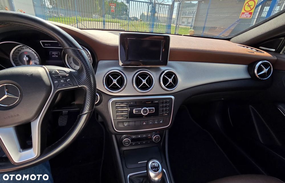 Mercedes-Benz CLA 180 BlueEffICIENCY Edition - 11
