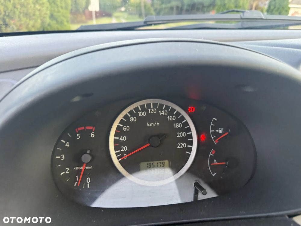 Nissan Almera Tino dCi visia - 15