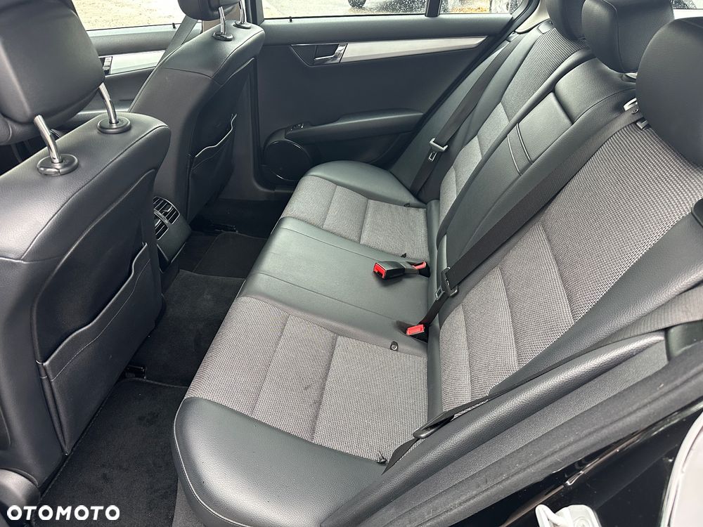 Mercedes-Benz Klasa C 180 T BlueEFFICIENCY 7G-TRONIC Avantgarde - 28
