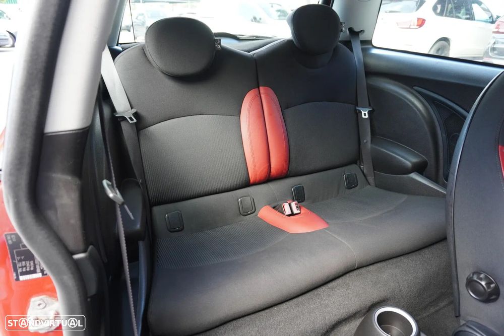 MINI 3 Portas Cooper D - 18