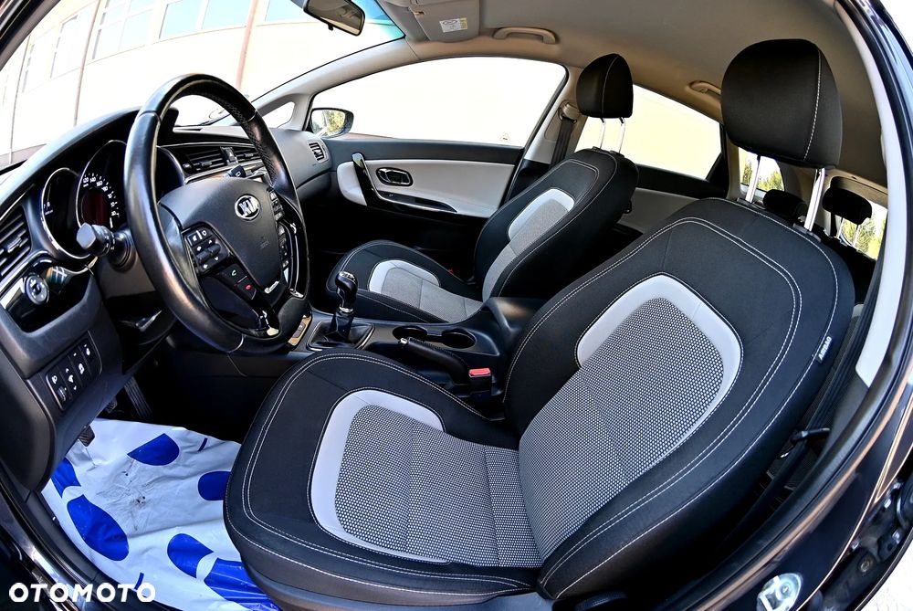 Kia Ceed 1.4 CVVT Dream Team Edition - 10