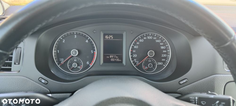 Volkswagen Jetta 1.6 TDI Trendline - 7