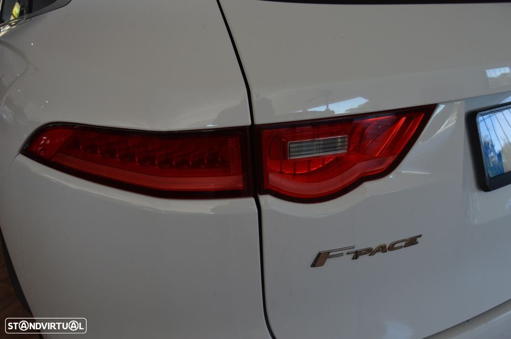 Jaguar F-Pace 20d Aut. Prestige - 18