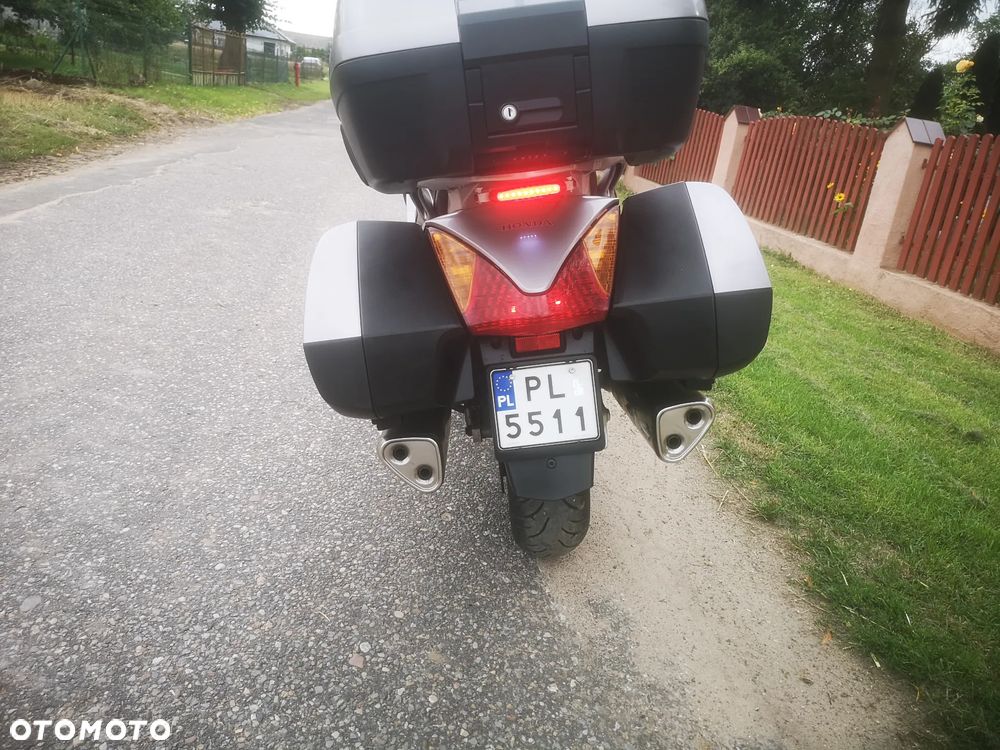 Honda ST - 9