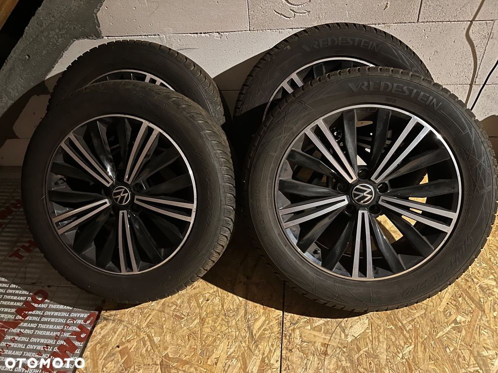 Volkswagen Tiguan - 12