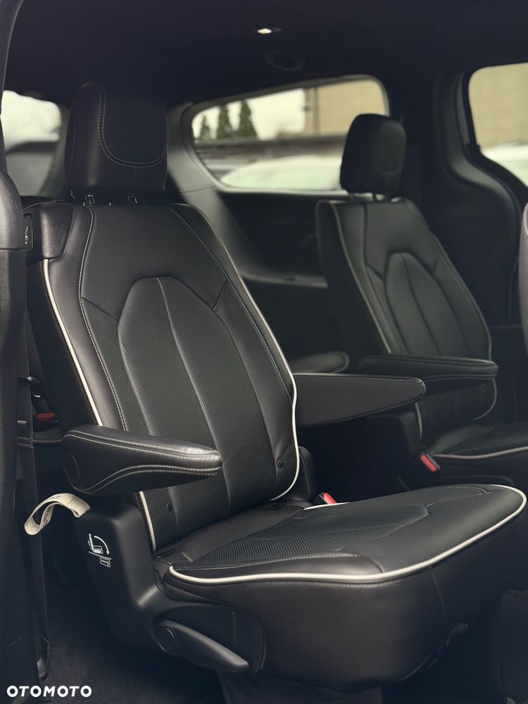 Chrysler Pacifica - 23