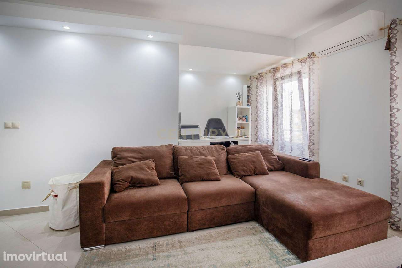 Apartamento T3 com Excelentes Áreas, Suíte, Varanda e Parqueamento em - Grande imagem: 3/30