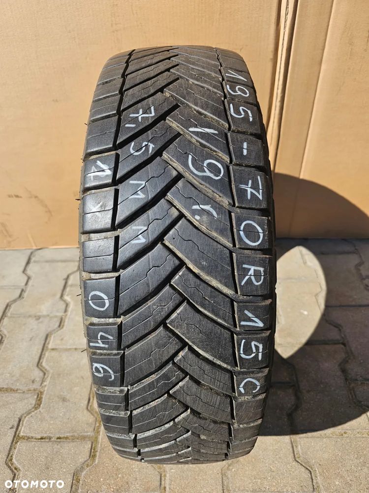 (O46) 195/70R15C 104-102T 7,5mm 19r / Michelin Agilis CrossClimate