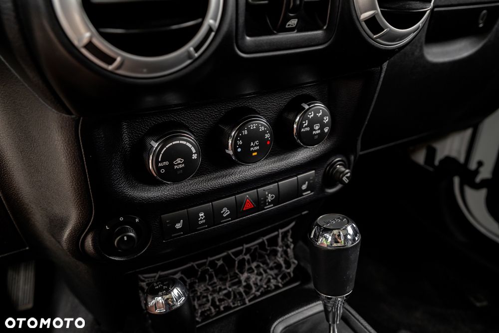 Jeep Wrangler Unlimited 3.6 Automatik Sahara - 35