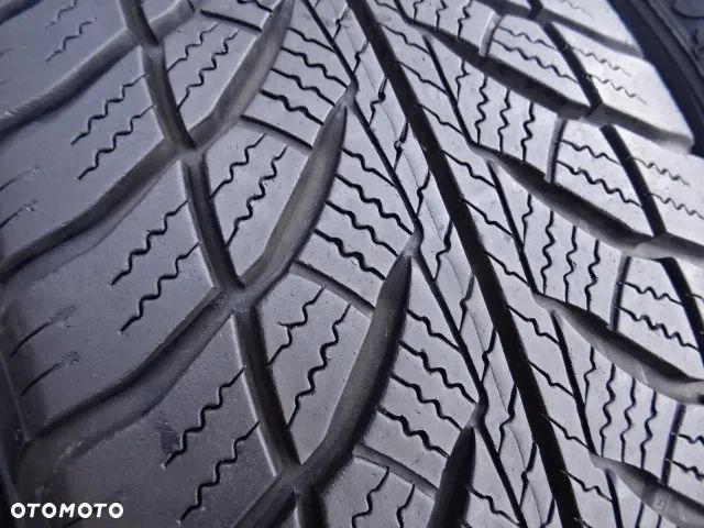 205/60/R16 92H GOODYEAR ULTRA GRIP 8 - 4