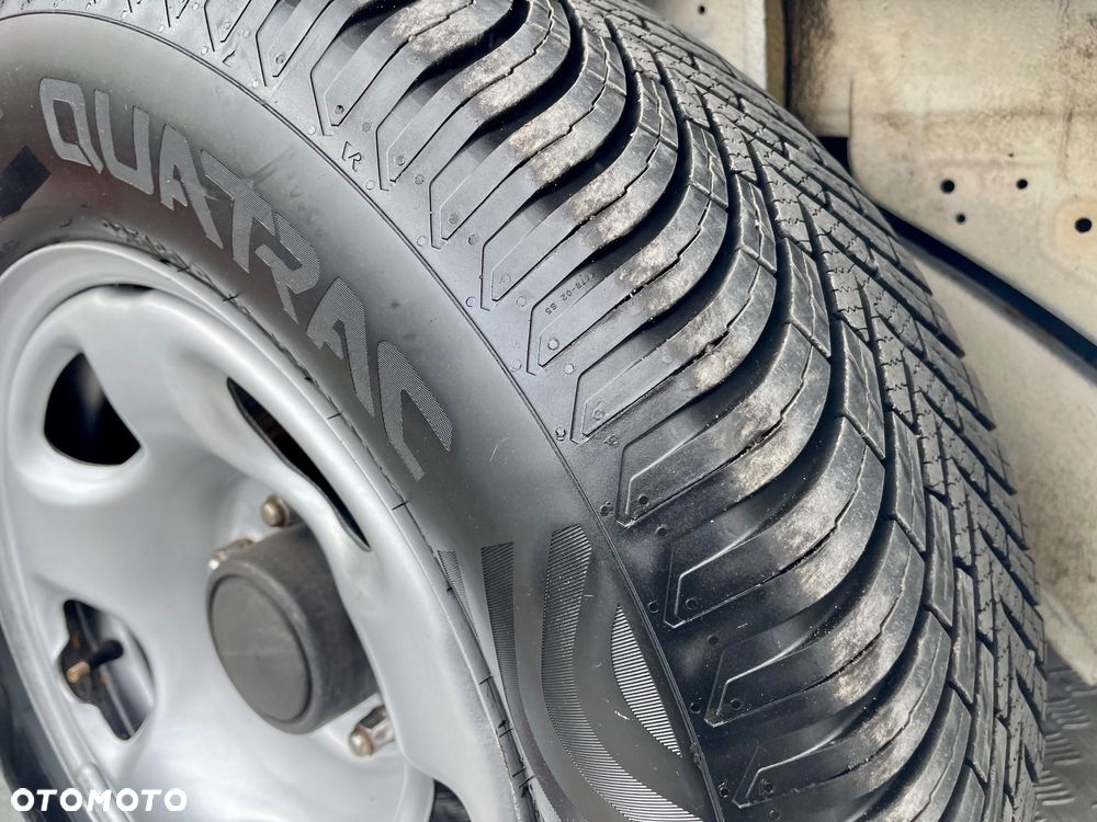 Suzuki Grand Vitara 2.0 Club - 38