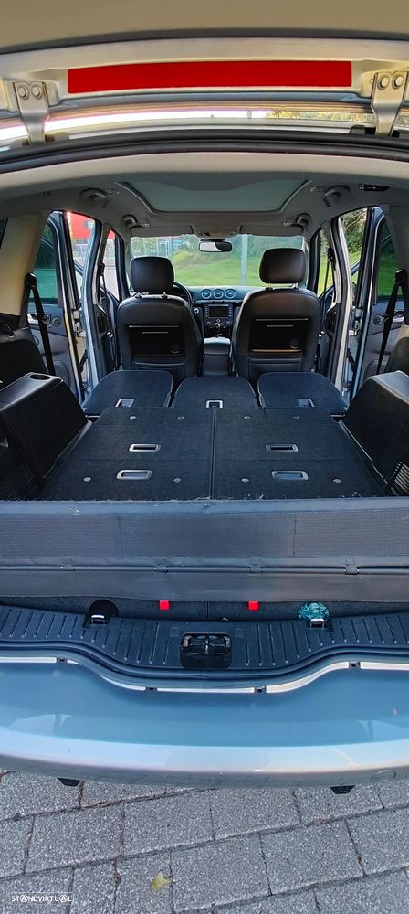 Ford S-Max - 12