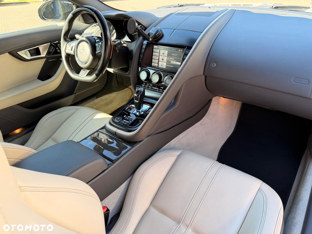 Jaguar F-Type - 21
