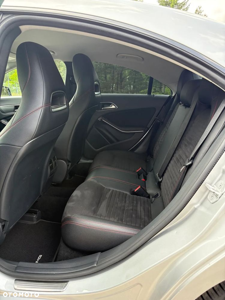 Mercedes-Benz CLA 220 4-Matic AMG Line - 10
