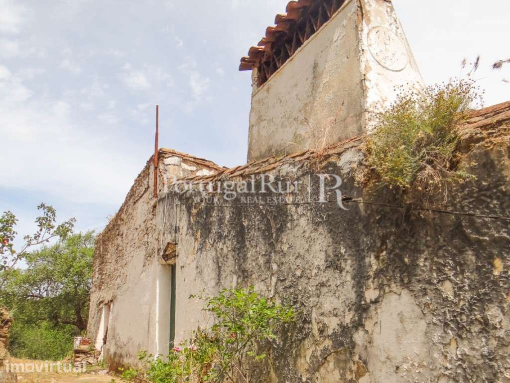 Monte alentejano com casa para recuperar na Serra de São Mamede - Grande imagem: 3/47