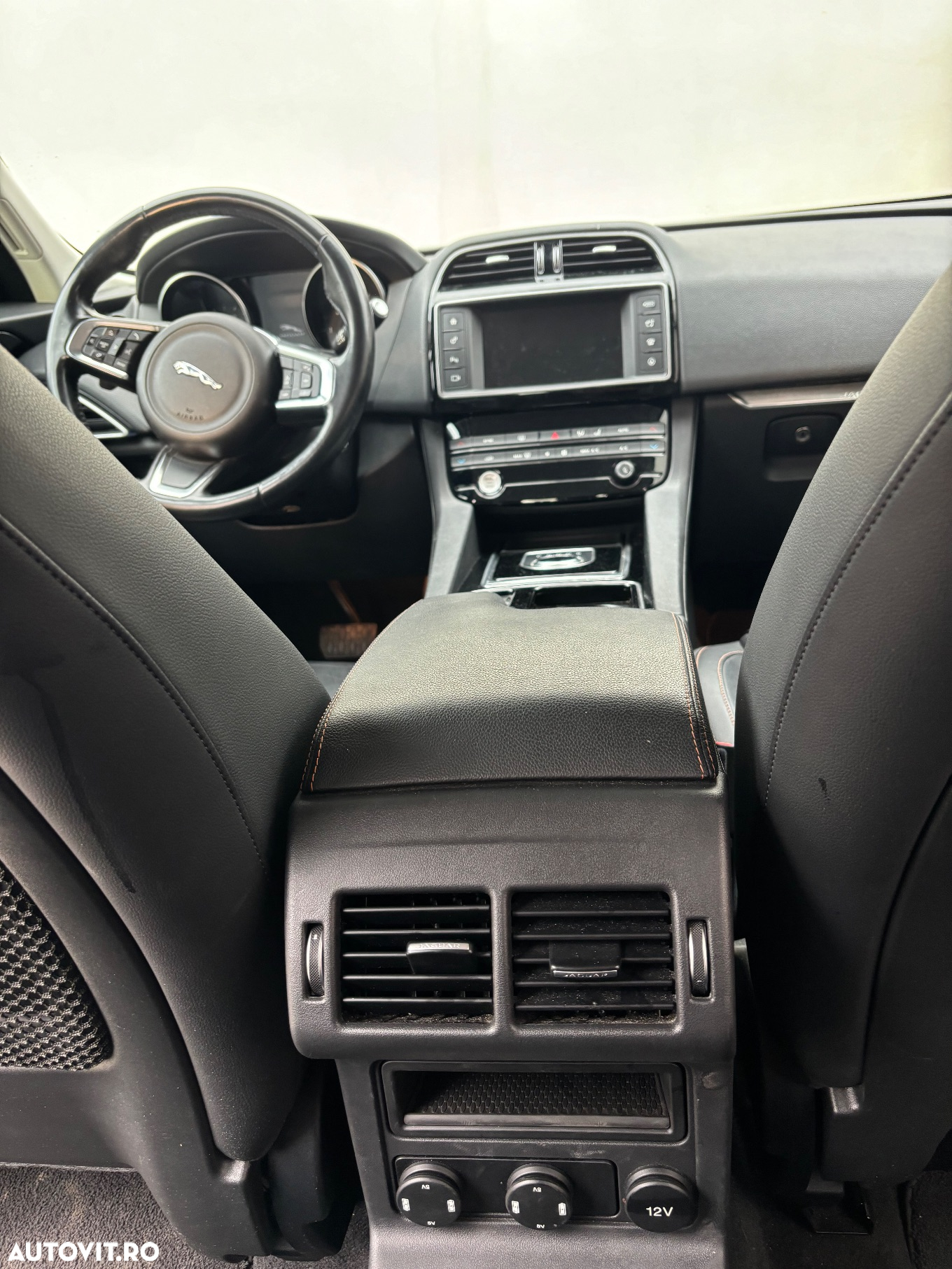 Jaguar F-Pace - 11