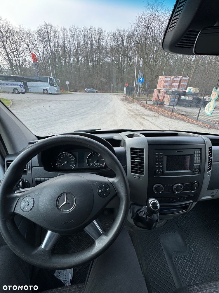 Mercedes-Benz Sprinter - 13